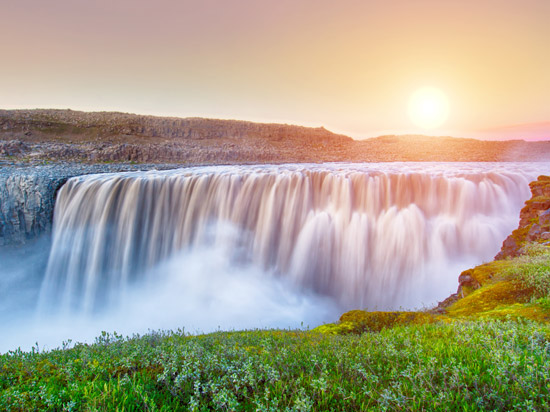 mini islande jokulsargljufur lagon glaciaire  istock