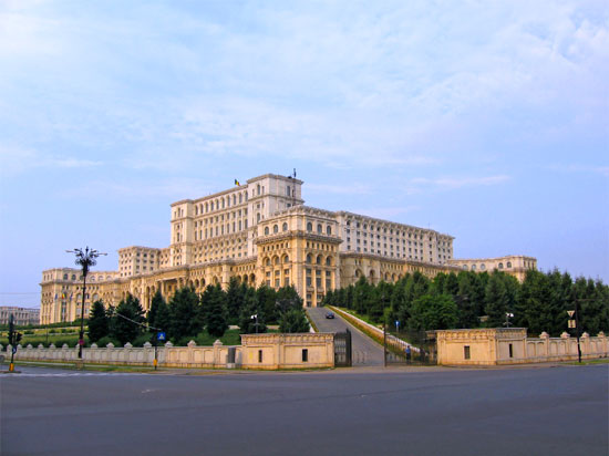 (Image) roumanie bucarest palais du parlement istock