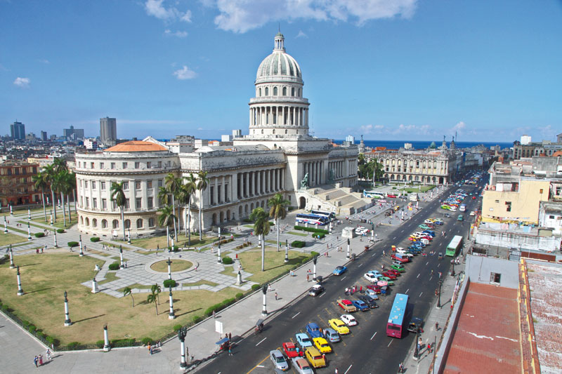 Illusration de l'article La Havane. Le Capitolio, depuis la terrasse de l'h&ocirc;tel Saratan.