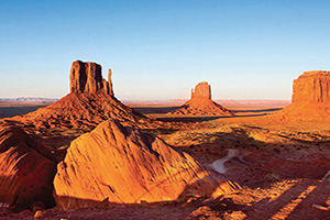 De Monument Valley à l'Océan Pacifique, les légendes de l'Ouest (petit groupe - 8-14 pers.)