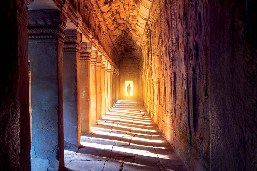 image Cambodge Siem Reap Moine dans le temple Angkor Wat as_135258863