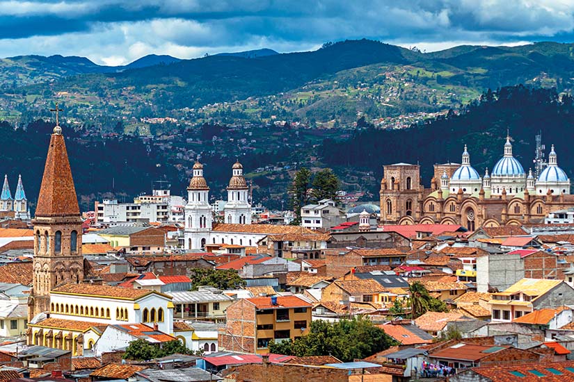 image Equateur Cuenca vue panoramique montagnes des Andes as_347175185