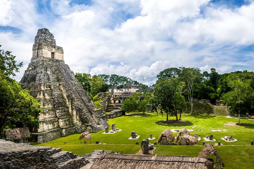 image Guatemala Site archeologique de Tikal Temples mayas is_610409644