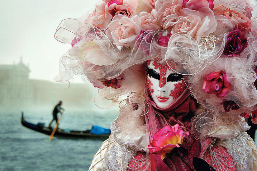 image Italie Venise femme avec masque  it