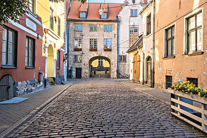 image Lettonie Riga rue medievale  fo