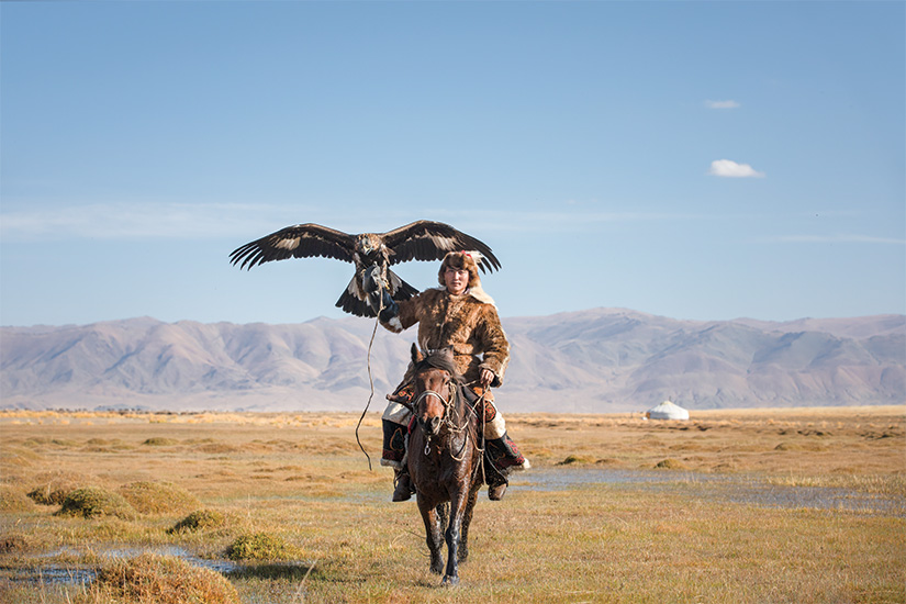 image Mongolie Olgii Chasseur d aigle kazakh a cheval 80 as_301883979