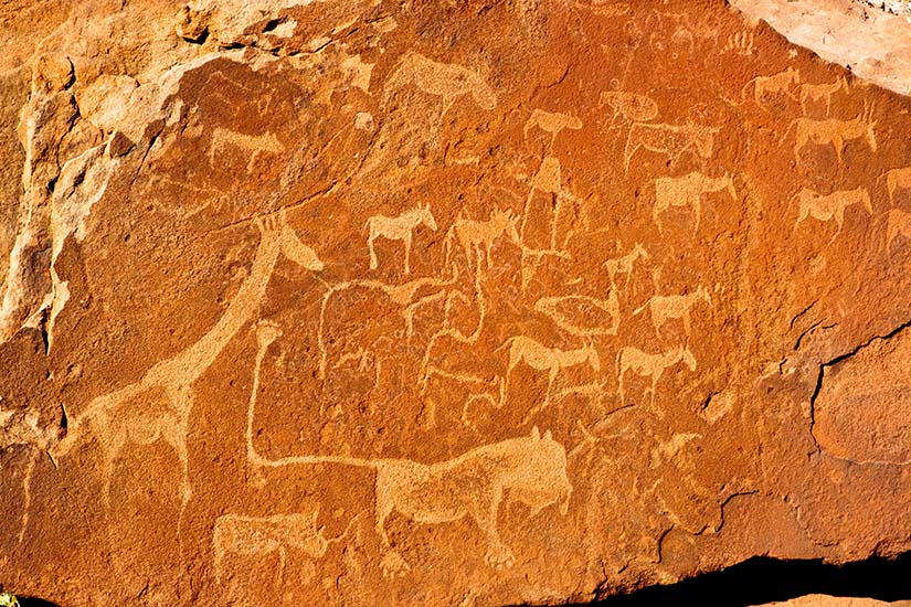image Namibie Damaraland Gravures rupestres as_191898599