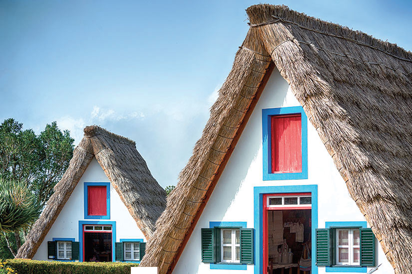 Les maisons traditionnelles en toit de chaume à Santana - Mon Voyage à  Madère
