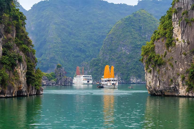 image Vietnam Baie Halong jonque traditionnelle as_268300971