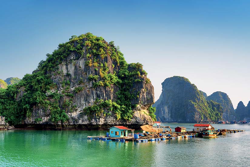 image Vietnam Baie d Halong Village de pecheurs flottant as_105930861