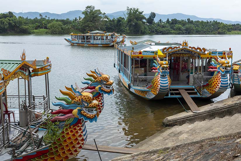 image Vietnam Hue Bateaux dragon sur la riviere des Parfums as_234419268