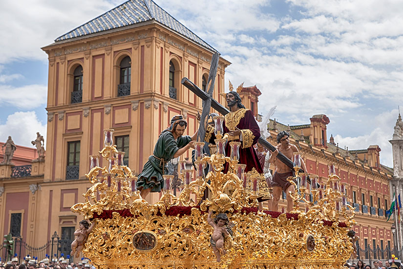 espagne seville procession lors de la semaine sainte as_137858677
