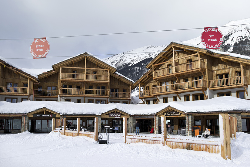 val cenis residence spa cgh les chalets de flambeau vue exterieure hiver