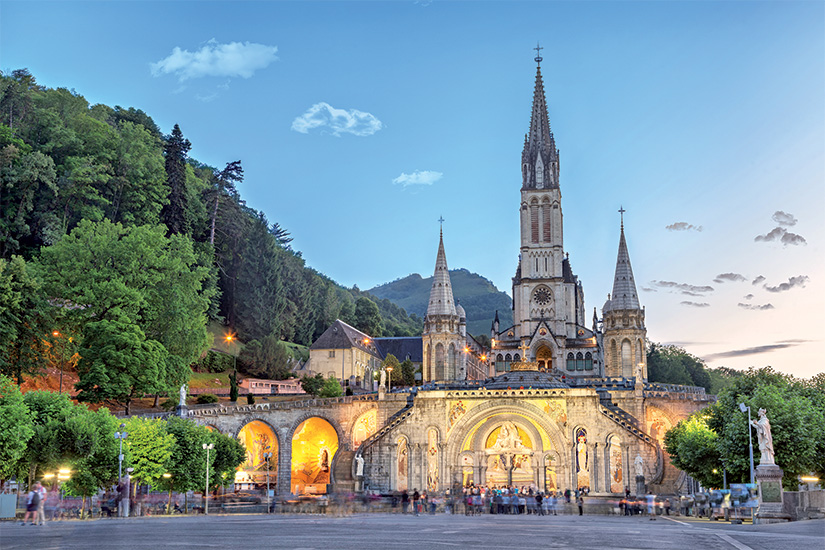 (image) image Rosaire basilique le soir a Lourdes 26 as_120572551