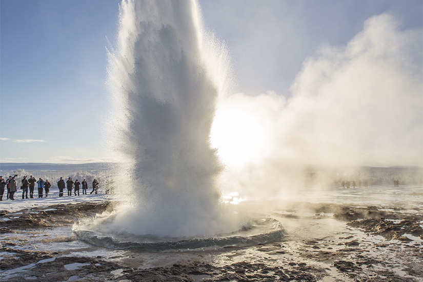 https://images.salaun-holidays.com//-image-1-Geyser-de-Strokkur-en-Islande-12-fo_149814322.jpg