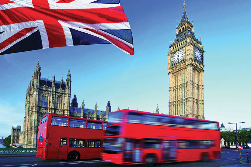 https://images.salaun-holidays.com//-image-Angleterre-Londres-Big-Ben-avec-le-bus-et-le-drapeau-31-fo_41680227-09032017.jpg