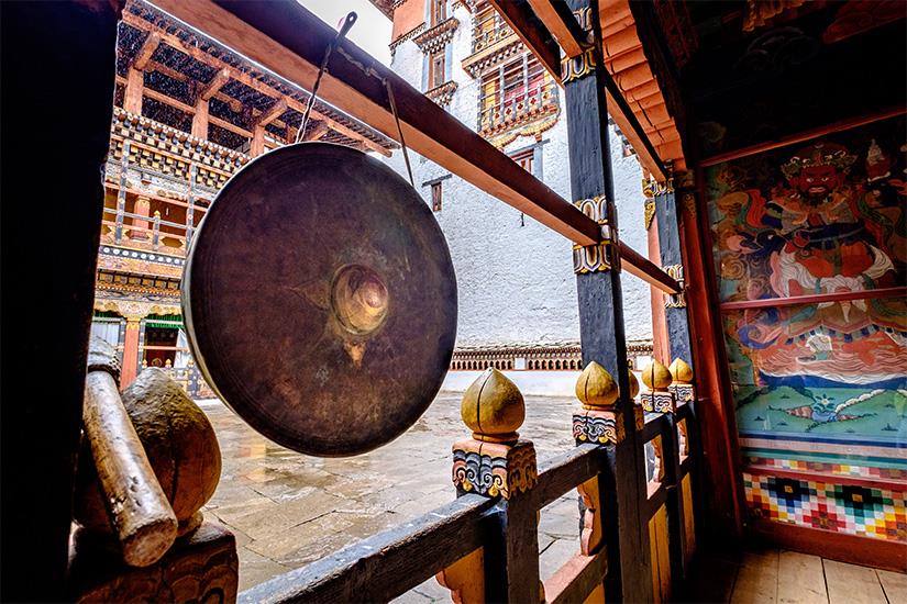 https://images.salaun-holidays.com//-image-Bhoutan-Paro-Cloche-de-priere-as_179706217.jpg