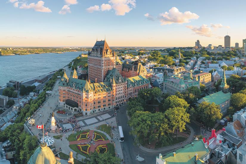 https://images.salaun-holidays.com//-image-Canada-Vieux-Quebec-Chateau-Frontenac-as_526378432.jpg