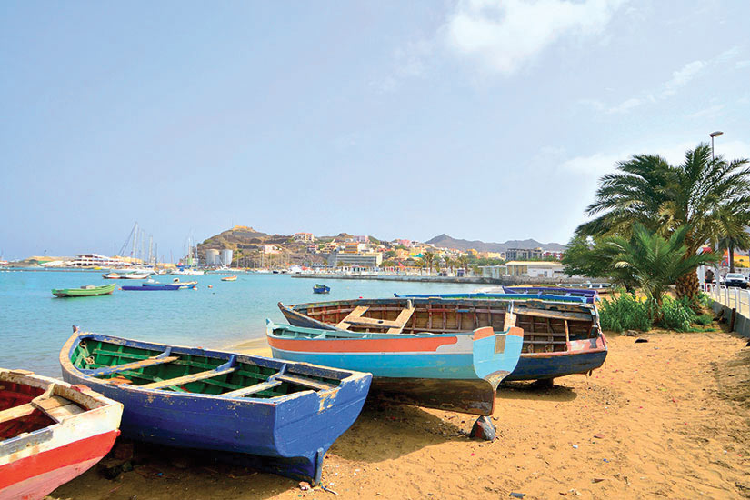https://images.salaun-holidays.com//-image-Cap-Vert-Ile-Sao-Vicente-Mindelo-Animal-echoue-Rowboats-33-it_23321231-09032017.jpg