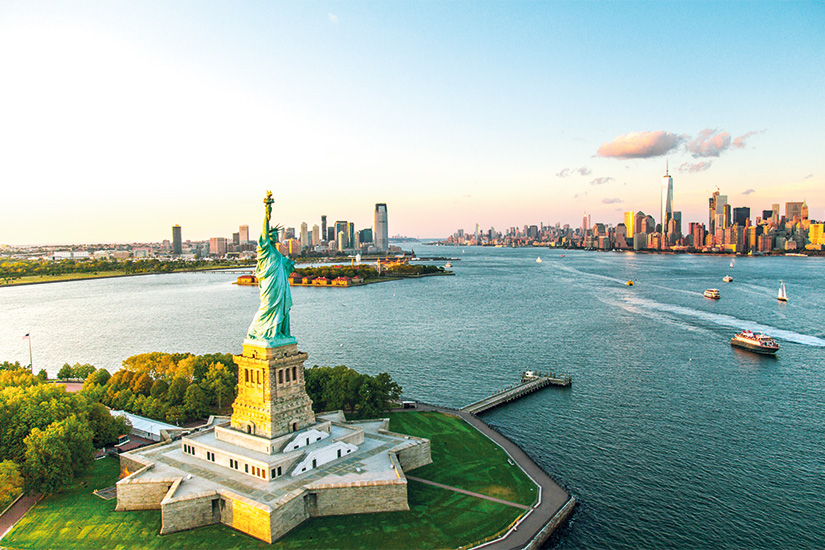 https://images.salaun-holidays.com//-image-Etats-Unis-New-York-Statue-de-la-Liberte-41-it_608615480.jpg