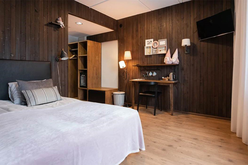 https://images.salaun-holidays.com//-image-Finlande-Laponie-Hotel-Santas-Aurora-Igloos-01-chambre.jpg