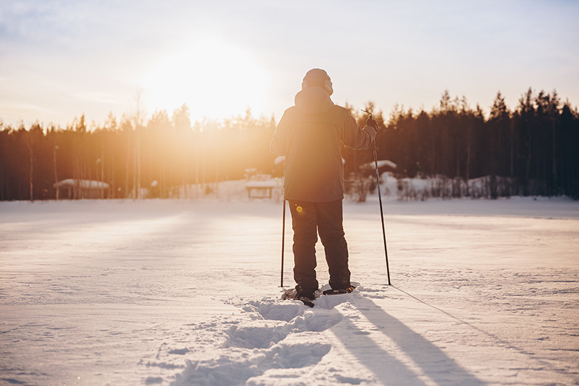 https://images.salaun-holidays.com//-image-Finlande-Laponie-randonnee-raquette-as_233231876.jpg
