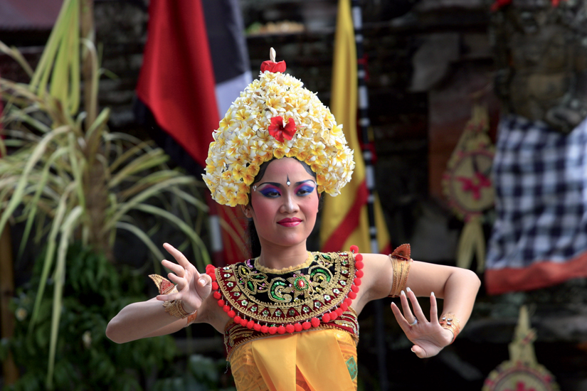 --indonesie-bali-danseuse-balinaise-barong-temple-13-fo_19976335.jpg