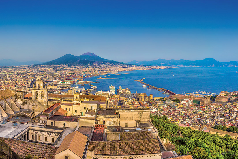 - - italie - campanie - scenic - vue - de - carte - postale - de - la - ville - de - naples - avec - le - celebre - mont - vesueve - 338 - fo_73567581 - 09032017 - jpg
