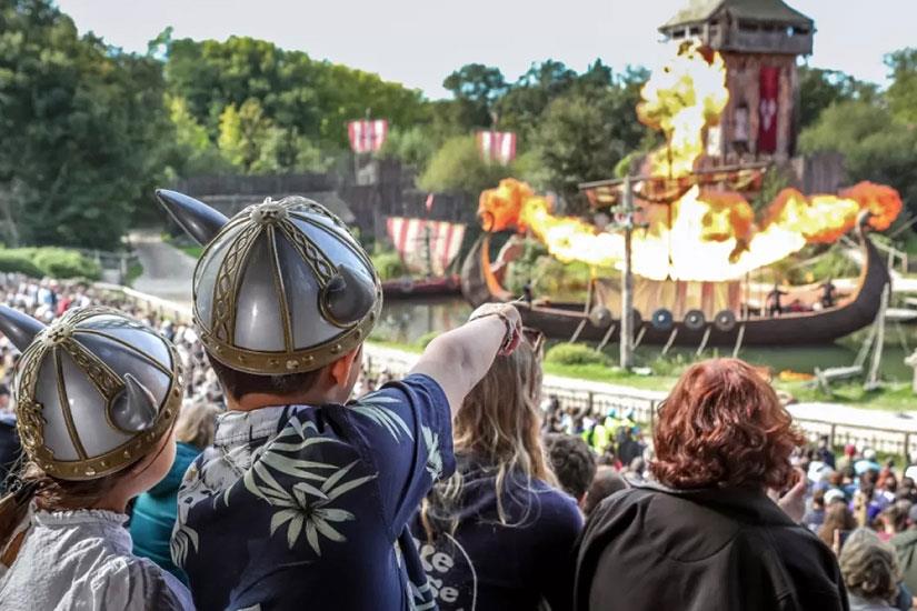 - Logement dans le parcParticipation à la Cinescenie -