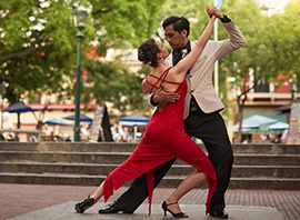 Couple dansant le tango en Argentine