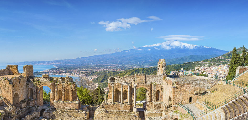 Sicile vue panoramique du théâtre de Taormine et de l'Etna