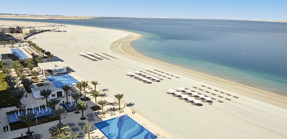 Vue panoramique de la plage privée Deira Island et du club Framissima Riu Dubai