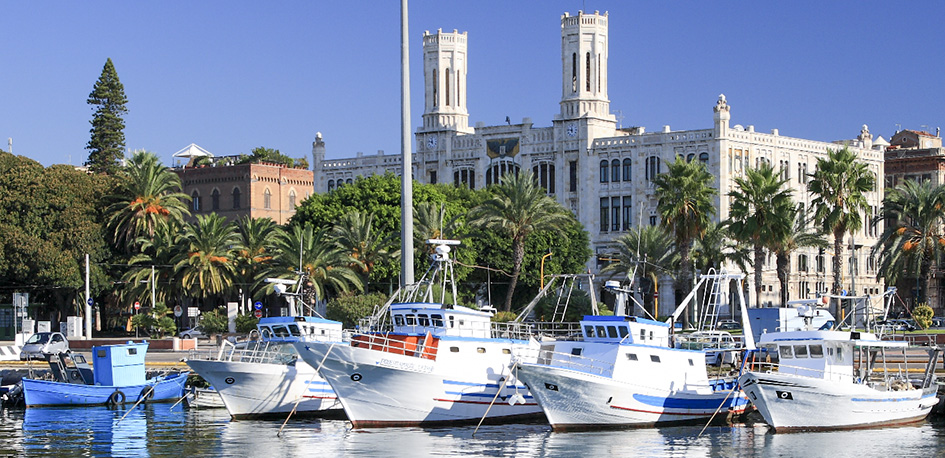 Sardaigne port de Cagliari et hôtel de ville