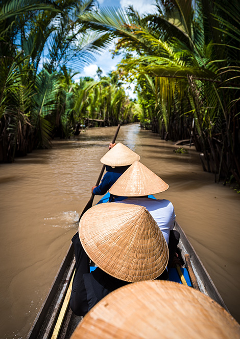 Vietnamiens navigant sur le mékong