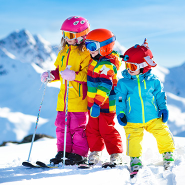 Des enfants au ski