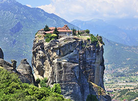 Grèce monastère perché sur les monts Météores en Thessalie