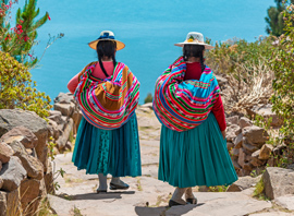 Femmes équatoriennes en tenue traditionnelle